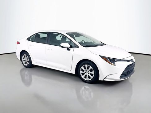 Certified 2023 Toyota Corolla LE image 3