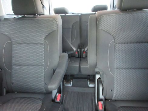 Used 2023 GMC Acadia SLE w/ Driver Convenience Package FWD image 19