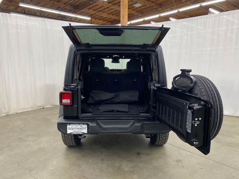 Used 2024 Jeep Wrangler Unlimited Sport AWD/4WD image 28