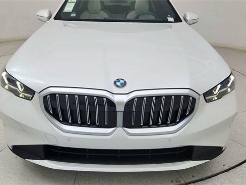 Used 2025 BMW 530i image 9