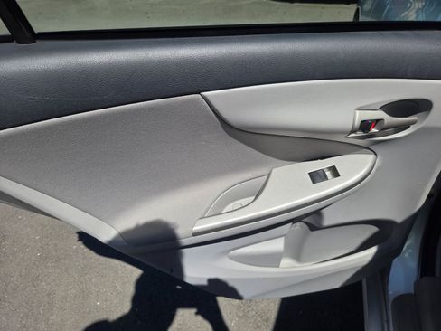 Used 2013 Toyota Corolla LE FWD image 10
