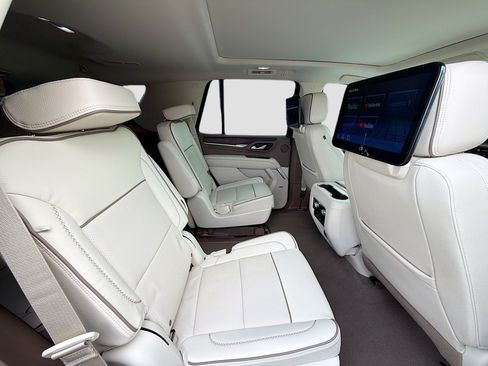 Used 2023 GMC Yukon Denali AWD/4WD image 30
