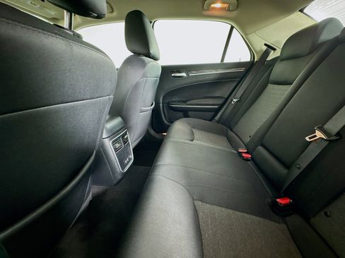 Used 2020 Chrysler 300 Touring image 24