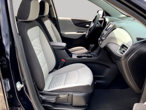 Used 2020 Chevrolet Equinox LS w/ LS Convenience Package FWD image 9