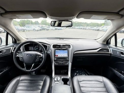 Used 2017 Ford Fusion SE w/ Equipment Group 602A FWD image 21