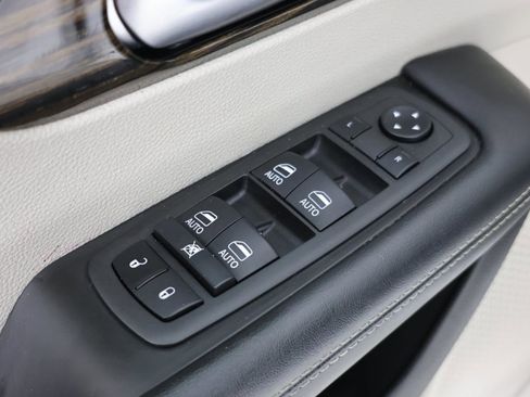 Used 2022 Chrysler Pacifica Limited image 26