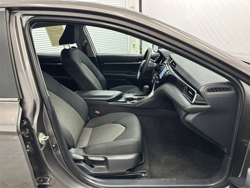 Used 2020 Toyota Camry LE image 14