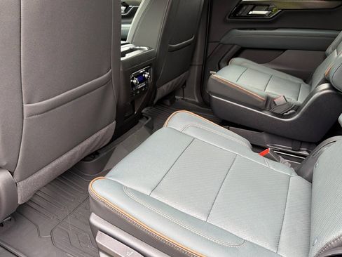 New 2026 GMC Yukon AT4 AWD/4WD image 9