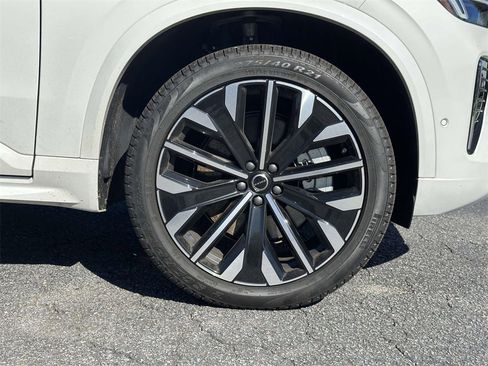 New 2025 Volvo XC90 T8 Plus w/ Protection Package Premier image 24