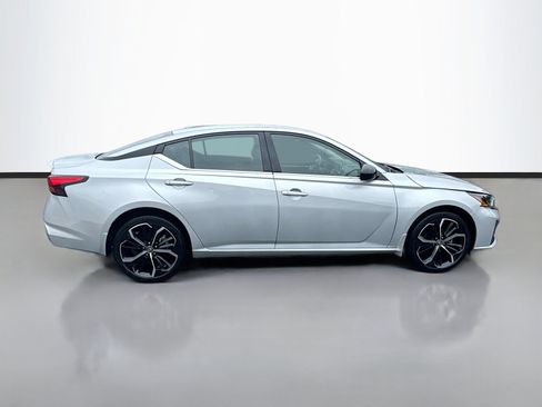 Used 2023 Nissan Altima 2.5 SR AWD/4WD image 8