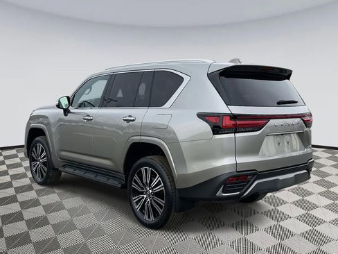 Used 2025 Lexus LX 600 4WD w/ Accessory Package (Z1) image 4