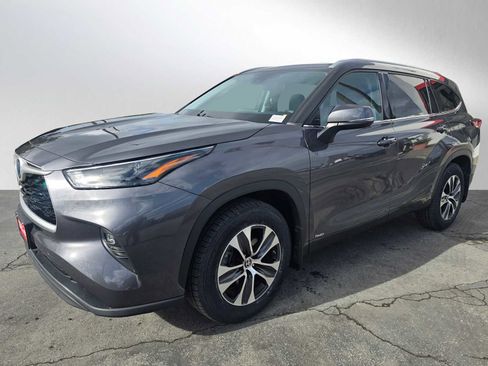 Used 2022 Toyota Highlander XLE image 7