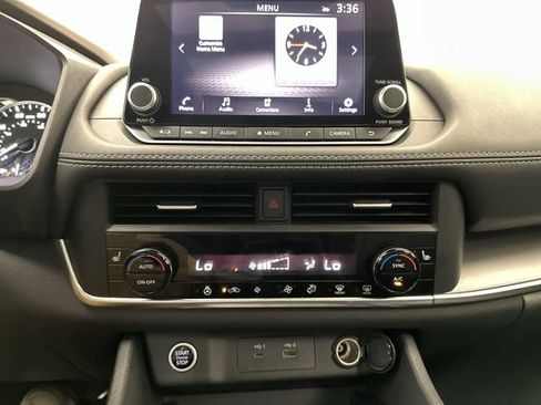 Used 2023 Nissan Rogue SV w/ SV Premium B Package AWD/4WD image 19