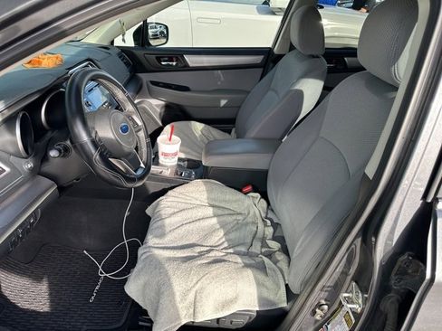 Used 2018 Subaru Outback 2.5i Premium image 12
