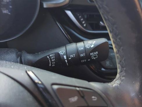 Used 2018 Toyota C-HR XLE FWD image 16