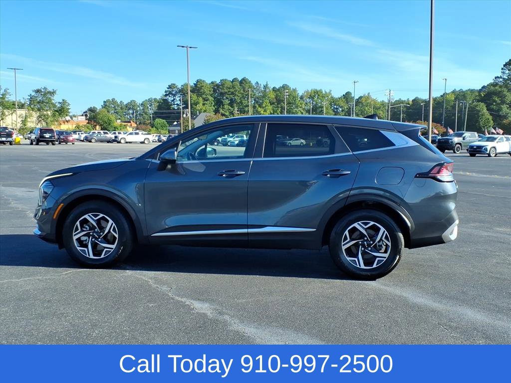 Used 2024 Kia Sportage LX FWD image 3