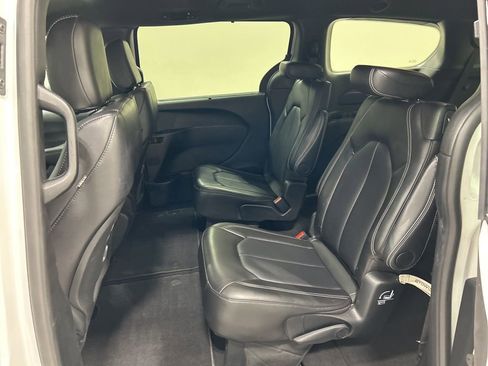 Used 2025 Chrysler Pacifica Select FWD image 26