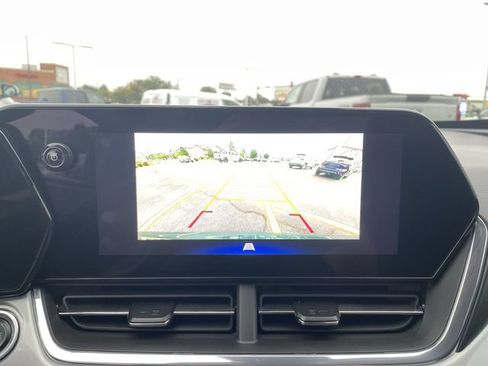 Used 2025 Chevrolet Trax LT FWD image 23