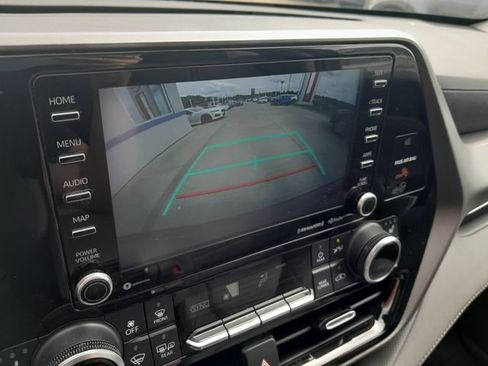 Used 2021 Toyota Highlander XLE AWD/4WD image 21