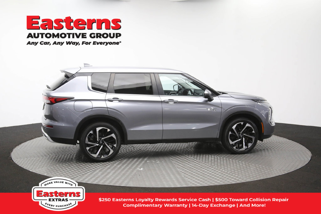 Used 2023 Mitsubishi Outlander SE AWD/4WD image 45
