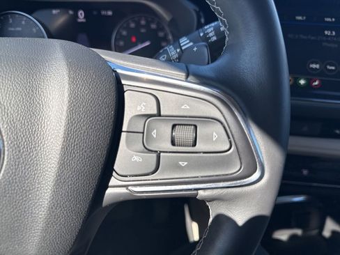 Used 2022 Buick Envision Essence w/ Safety Package image 22