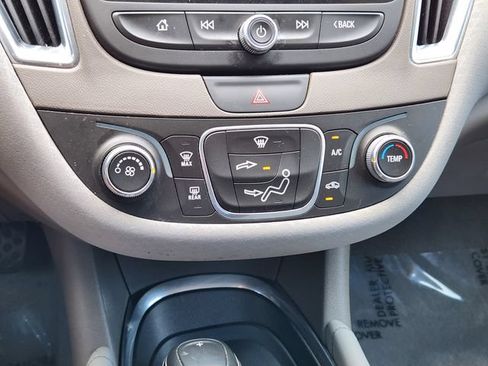 Used 2018 Chevrolet Malibu LT FWD image 19
