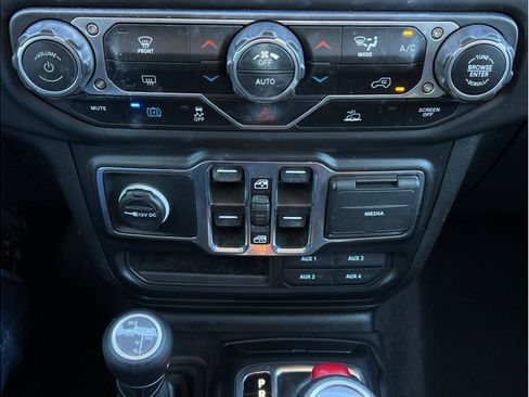 Used 2023 Jeep Wrangler Unlimited AWD/4WD image 15