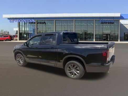 Used 2023 Honda Ridgeline Sport image 2