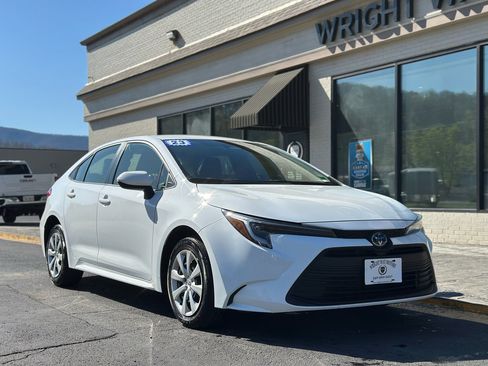 Used 2023 Toyota Corolla LE image 1