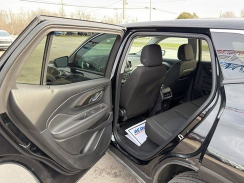 Used 2023 GMC Terrain SLE image 40