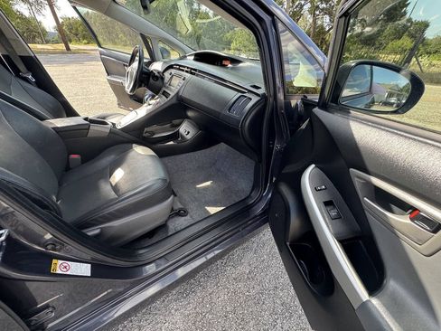 Used 2014 Toyota Prius Four FWD image 18