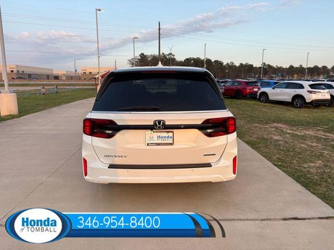 New 2026 Honda Odyssey Touring image 5