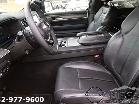 Used 2024 Jeep Wagoneer Series II image 14