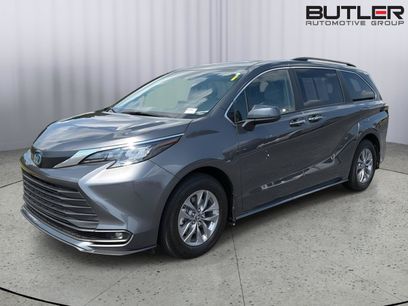 Used 2025 Toyota Sienna XLE