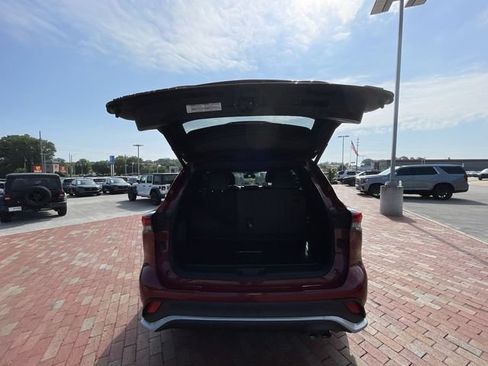Used 2022 Toyota Highlander XSE FWD image 30