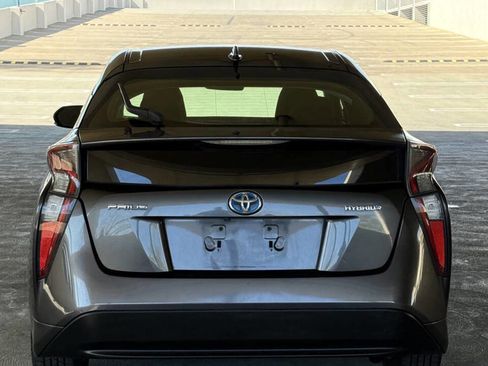Used 2017 Toyota Prius Two image 9