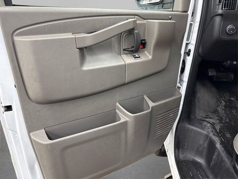 Used 2025 GMC Savana 3500 LT w/ LT Preferred Equipment Group RWD image 22