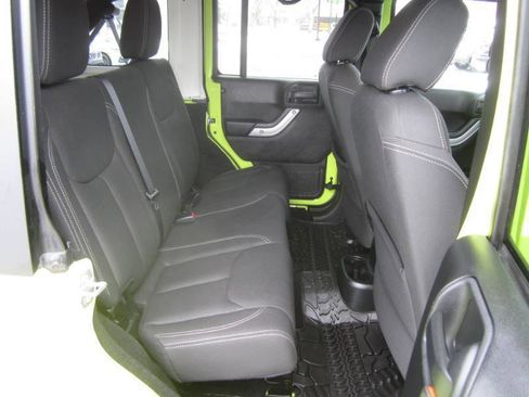 Used 2016 Jeep Wrangler Unlimited Sahara w/ Connectivity Group image 18