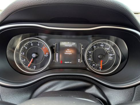 Used 2019 Jeep Cherokee Latitude Plus w/ Comfort/Convenience Group image 11