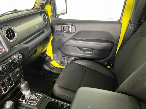 Used 2022 Jeep Wrangler Unlimited Sahara w/ Cold Weather Group AWD/4WD image 31