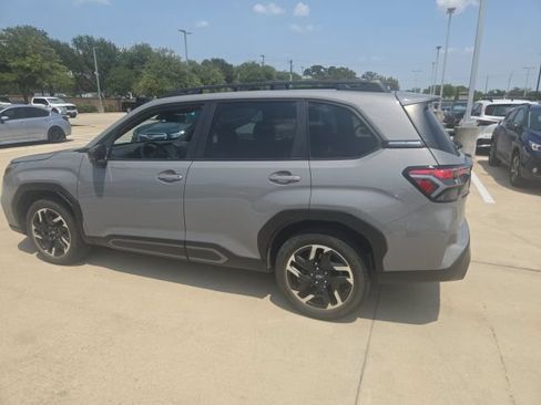 Used 2025 Subaru Forester Limited AWD/4WD image 5