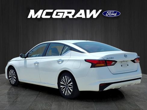 Used 2024 Nissan Altima 2.5 SV FWD image 6