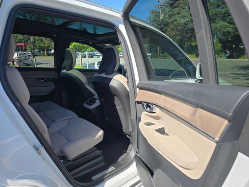 Used 2026 Volvo XC90 B6 Plus w/ Protection Package Premier AWD/4WD image 13