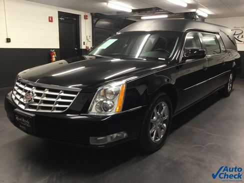 Used 2011 Cadillac DTS Base image 5