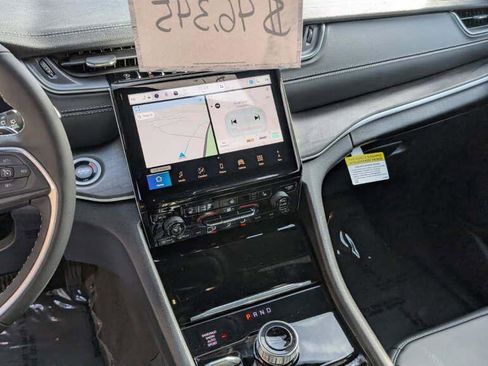 New 2025 Jeep Grand Cherokee Limited image 11