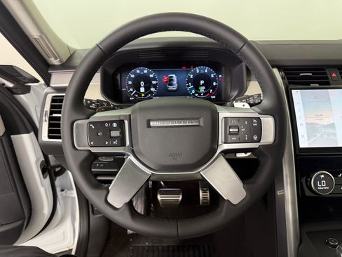 New 2026 Land Rover Discovery Limited Edition image 14