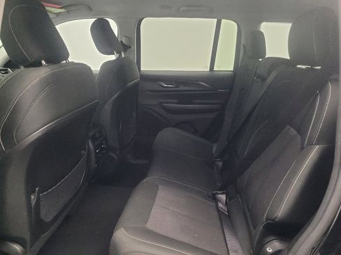 Used 2023 Jeep Grand Cherokee Laredo RWD image 18