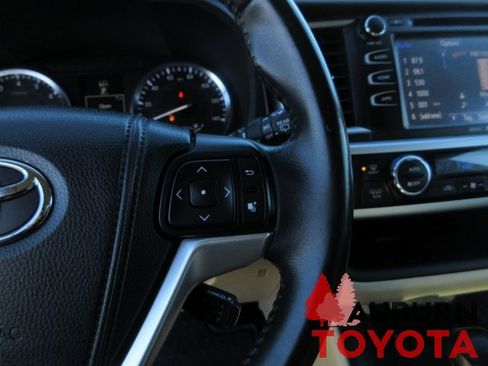 Used 2014 Toyota Highlander XLE image 19