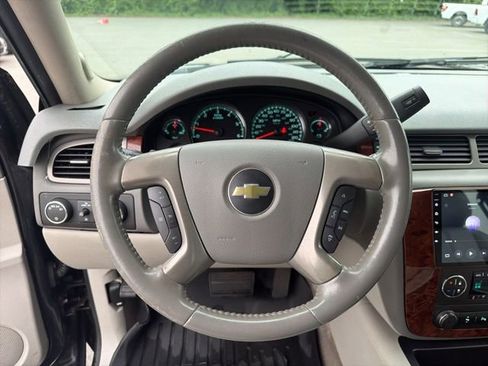 Used 2013 Chevrolet Suburban LT w/ Luxury Package AWD/4WD image 16