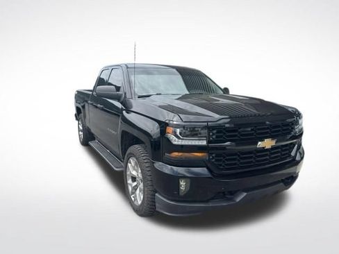 Used 2017 Chevrolet Silverado 1500 Custom w/ Custom Convenience Package RWD image 8